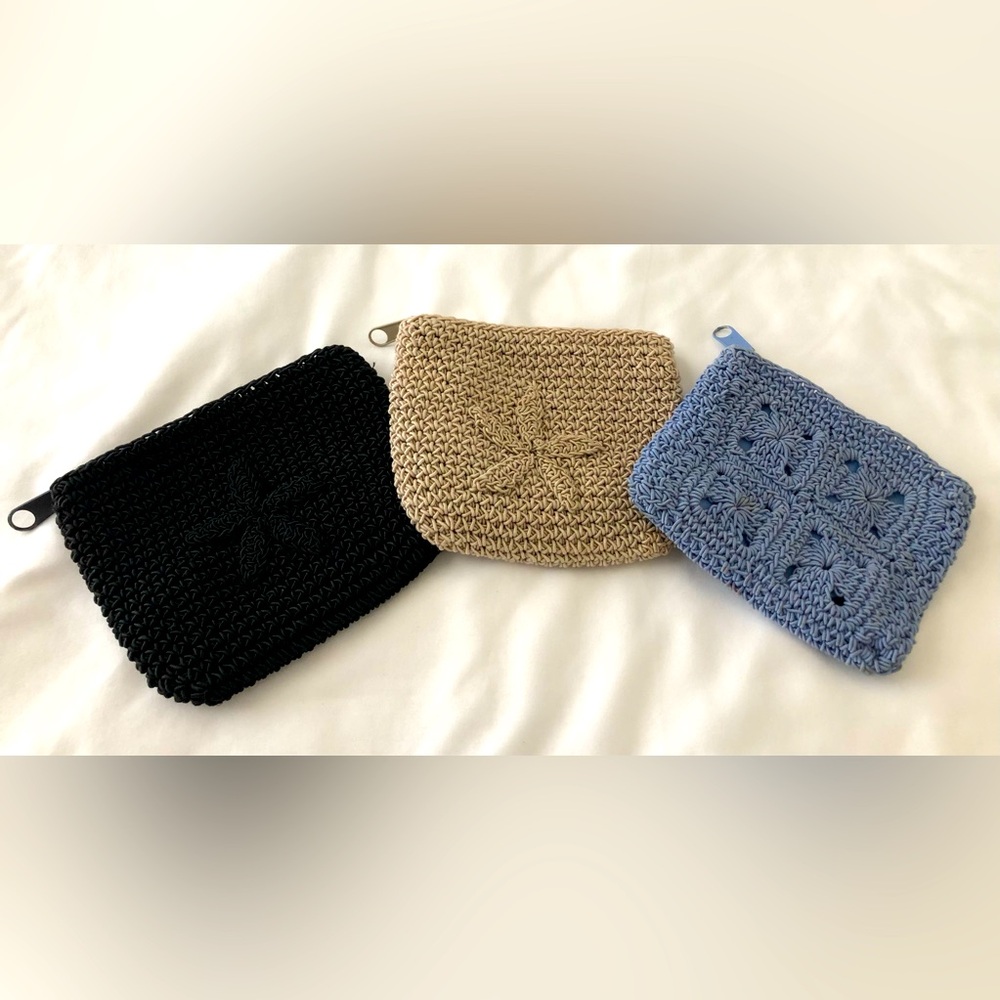 EUC 90’s tan fully lined crochet change/id/card zip closure purse. - Picture 4 of 4